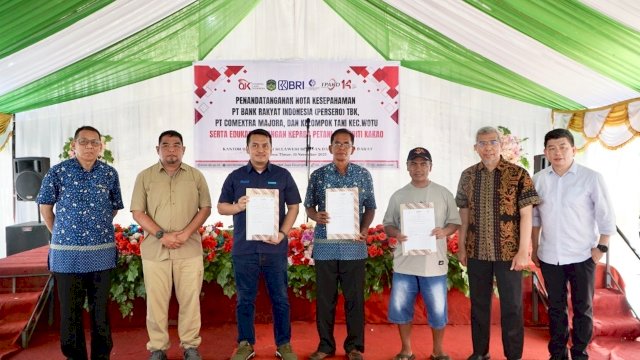 OJK Sulselbar berkolaborasi dengan Pemkab Lutim dan PUJK untuk mendorong akses keuangan bagi kelompok tani kakao di Luwu Timur melalui Penandatanganan Nota Kesepahaman serta Edukasi Keuangan kepada Petani Komoditas Kakao", di Kecamatan Wotu, Kabupaten Luwu Timur, kemarin. (Dok. OJK Sulselbar) 