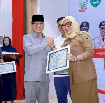 Bupati Barru Terima Penghargaan Kemendes sebagai Penggerak Ekonomi Berbasis Koperasi