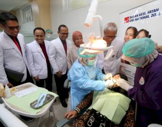 Unilever Indonesia Gandeng RSGMP Unhas Beri Pelayanan Kesehatan Gigi dan Gusi ke Warga Makassar