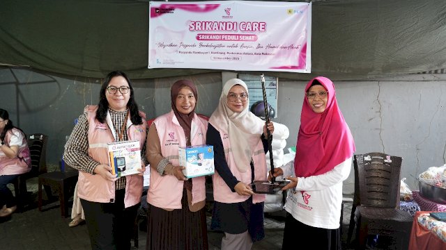 Srikandi PLN UIP Sulawesi memberikan bantuan sarana dan prasarana kepada Posyandu Flamboyan I Kantisang, Kelurahan Tamalanrea Indah, Kota Makassar. (Dok. Humas PLN UIP Sulawesi) 