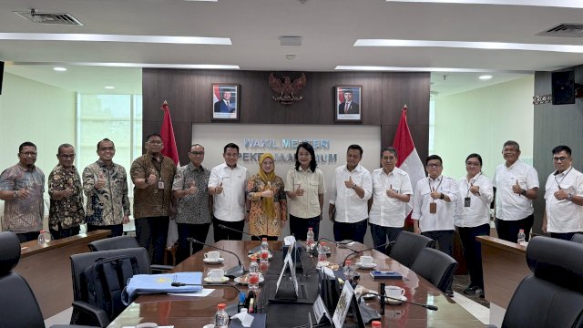 Bupati Gowa, Sitti Husniah Talenrang saat melakukan kunjungan ke KemenPU, di Jakarta, kemarin. (Dok. Humas Gowa) 