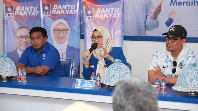 Ketua DPW PAN Sulawesi Selatan, Husniah Talenrang saat berkunjung ke Kantor DPD PAN Bulukumba, di Kawasan Pantai Merpati, kemarin. (Dok. Istimewa) 