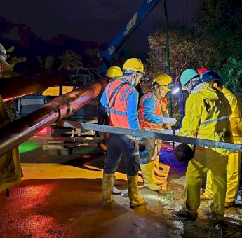 Petugas PLN All Out Pulihkan Kelistrikan Pascabencana, Sumut Kini Menyala Terang