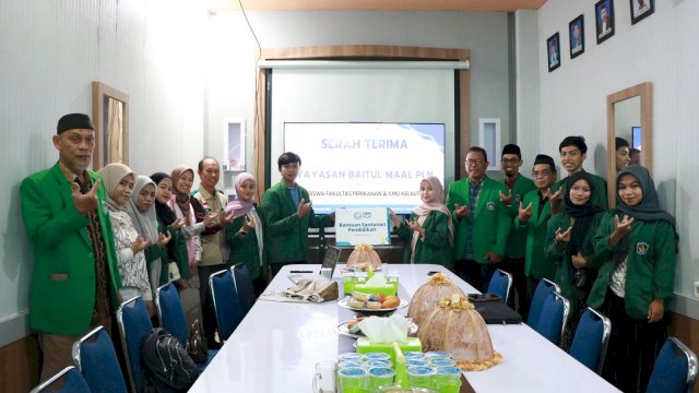 PLN UIP Sulawesi melalui Yayasan Baitul Maal menyalurkan beasiswa pendidikan ke mahasiswa UMI dan Unismuh Makassar. (Dok. Humas PLN UIP Sulawesi) 
