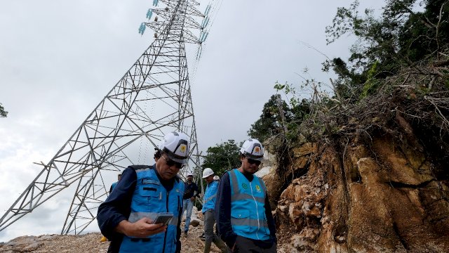 PLN UIP Sulawesi berkomitmen mendorong percepatan pengamanan aset yang salah satunya diimplementasikan dengan penerimaan 129 Sertipikat Hak Guna Bangunan (SHGB) dari Kanwil ATR/BPN Sulawesi Tengah. (Dok. Humas PLN UIP Sulawesi) 