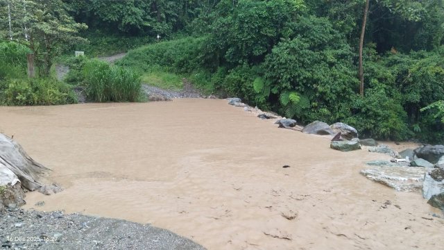 Ket: Fenomena Alam Air Sungai Keruh Akibat Curah Hujan Tinggi