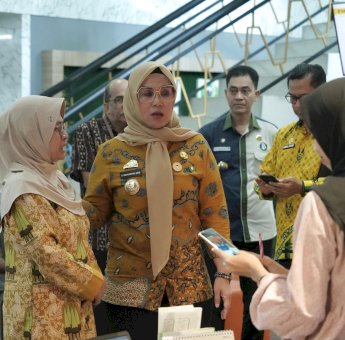 Bupati Barru Sidak MPP, Apresiasi Petugas Dukcapil yang Bekerja hingga Malam