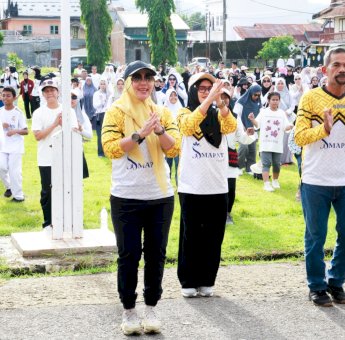 HUT ke-27 SMAN 4 Barru, Bupati Andi Ina Ikut Jalan Santai Bersama Siswa dan Alumni