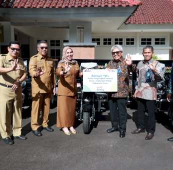 Pemkab Barru Terima Bantuan Armada Sampah TJSL dari BNI