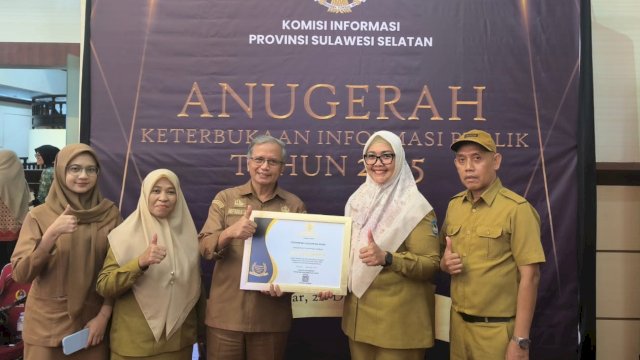 Pemerintah Kabupaten Gowa melalui Dinas Kominfo-SP berhasil menerima penghargaan Komisi Informasi Publik Provinsi Sulawesi Selatan. (Dok. Humas Gowa) 