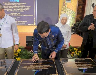 Taruna Ikrar Pimpin Penandatanganan Prasasti Komitmen MBG di REN BPOM 2025