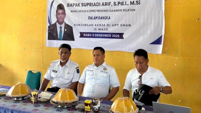 Wakil Ketua DPRD Sulsel, Sufriadi Arif saat melakukan kunjungan pengawasan APBD Sulsel di UPTD SMAN 15, Desa Salobulo, Kecamatan Sajoanging, Kabupaten Wajo, Kamis (4/12/2025). (Foto: Istimewa)