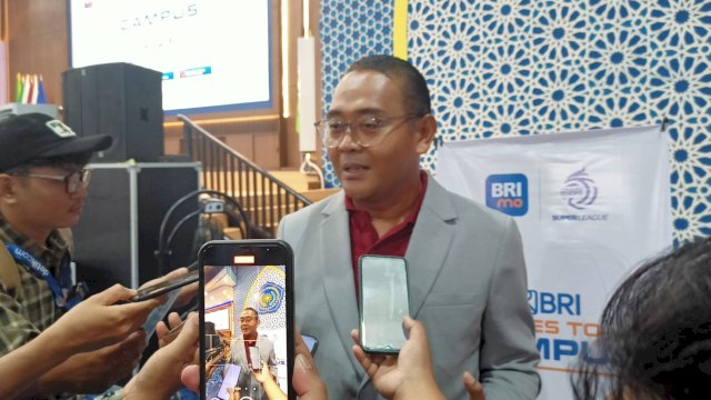 Manager Corporate Shared Value I-League, Hanif Marjuni saat hadir di kegiatan BRI Goes to Campus di kampus Unismuh Makassar, Jumat (5/12/2025). (Foto: Istimewa)