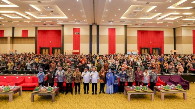 Gubernur Sulsel, Andi Sudirman Sulaiman saat menghadiri puncak peringatan HGN Tahun 2025 Tingkat Provinsi Sulawesi Selatan di Hotel Dalton Makassar, Selasa (2/12/2025). (Foto: Istimewa)