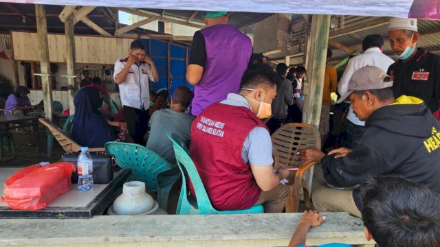 Tim Medis dan Tim Kedaruratan Pemprov Sulsel yang saat ini bekerja di wilayah terdampak bencana banjir dan longsor di Sumatera Barat, Sumatera Utara dan Aceh. (Foto: Istimewa)