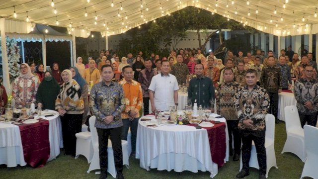 Gubernur Sulsel, Andi Sudirman Sulaiman saat menghadiri Gala Dinner di Rumah Jabatan Gubernur NTB sebagai rangkaian Rapat Koordinasi dan Studi Wawasan Paskibraka 2025, Jumat (5/12/2025). (Foto: Istimewa)