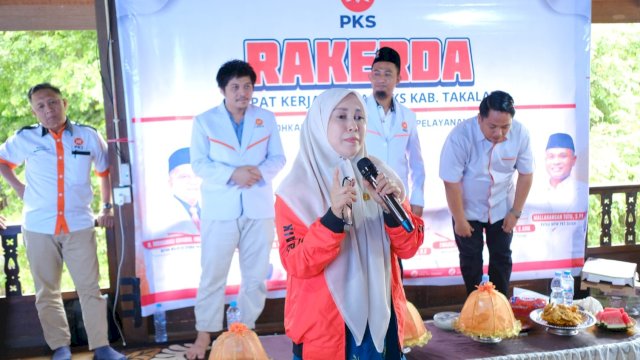 Anggota DPR RI, Meity Rahmatia saat menghadiri Rakerda DPD PKS Takalar di Desa Topejawa, Takalar, Jumat (5/12/2025). (Foto: Istimewa)