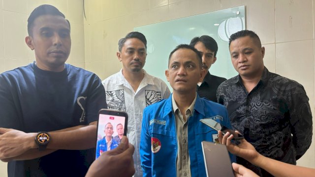 Wakil Ketua Umum DPP KNPI, Ludikson Siringoringo saat membeberkan kronologi insiden pemukulan terhadap dirinya di forum Musda KNPI Sulsel. (Foto: Istimewa)