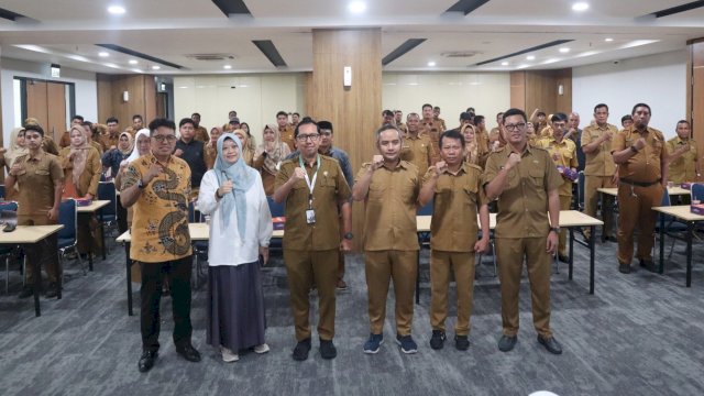Dinas Kominfo Makassar melakukan monitoring dan evaluasi peningkatan kinerja keterbukaan informasi publik di kelurahan lingkup Pemerintah Kota Makassar di Gedung MGC, Selasa (9/12/2025). (Foto: Istimewa)