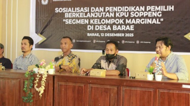 KPU Soppeng menggelar kegiatan sosialisasi dan pendidikan pemilih intensif di Desa Barae, Kecamatan Marioriwawo, Kabupaten Soppeng, Jumat (12/12/2025). (Foto: Istimewa)