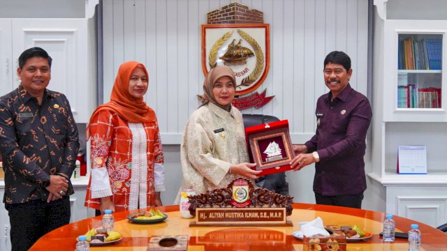 Wakil Wali Kota Makassar, Aliyah Mustika Ilham saat menerima kunjungan kerja rombongan Pemerintah Kabupaten Penajam Paser Utara (PPU) di Balai Kota Makassar, Kamis (4/12/2025). (Foto: Istimewa)