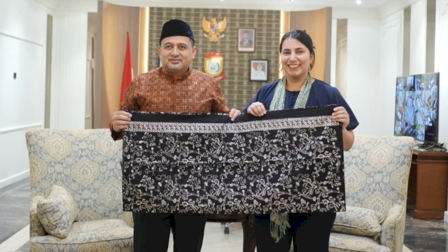 Wali Kota Makassar, Munafri Arifuddin saat menerima kunjungan resmi Kedutaan Besar Inggris bersama Tranmere Rovers Football Club di Balaikota Makassar, Jumat (5/12/2025). (Foto: Istimewa)