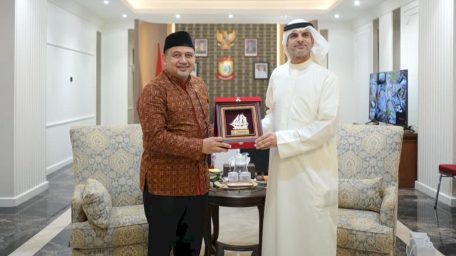 Wali Kota Makassar, Munafri Arifuddin saat menerima kunjungan resmi Duta Besar Kuwait, Khalid Jassim Alyassin di Balaikota Makassar, Jumat (5/12/2025). (Foto: Istimewa)