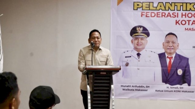 Ketua KONI Makassar, Ismail saat menghadiri pelantikan pengurus Federasi Hockey Indonesia (FHI) Kota Makassar masa bakti 2025-2029 di Hotel Royal Bay Makassar, Sabtu (13/12/2025). (Foto: Istimewa)