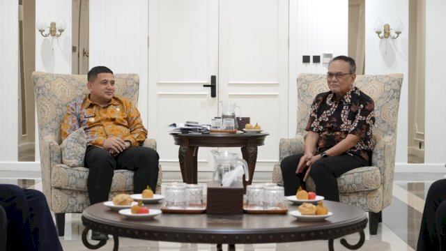Wali Kota Makassar, Munafri Arifuddin saat menerima Ketua Badan Pembina Yayasan Olahraga Sulawesi Selatan (YOSS), Andi Ilhamsyah Mattalatta, bersama jajaran pengurus dan keluarga besar YOSS, Jumat (19/12/2025). (Foto: Istimewa)