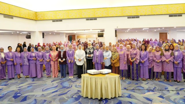 Kaukus Perempuan Parlemen (KPP) DPRD Sulsel periode 2024-2029 melaksanakan seminar dan pelantikan pengurus di Hotel Claro, Makassar, Selasa (23/12/2025). (Foto: Istimewa)