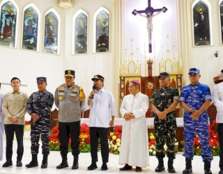 Bawa Semangat Solidaritas Antarumat Beragama, Fadel Tauphan Kunjungi Dua Gereja di Malam Natal