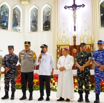 Bawa Semangat Solidaritas Antarumat Beragama, Fadel Tauphan Kunjungi Dua Gereja di Malam Natal