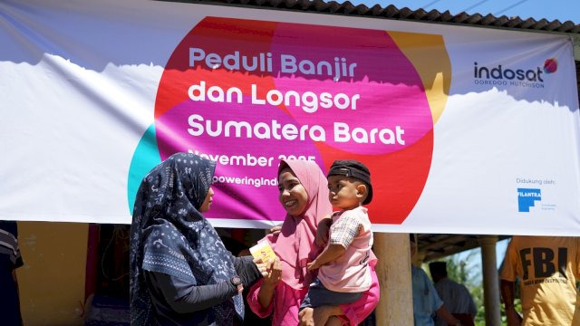 Indosat bergerak cepat memulihkan jaringan telekomunikasi dan menyalurkan bantuan kemanusiaan bagi masyarakat terdampak banjir dan longsor di Aceh, Sumatra Utara, dan Sumatra Barat. (Dok. Indosat) 
