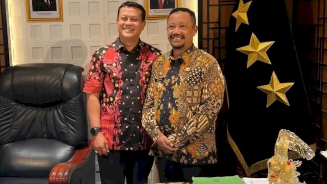 Bupati Buton Tengah berfoto bersama dengan Sekretaris Jenderal Kementerian Kelautan dan Perikanan (KKP) Republik Indonesia. (Foto: Istimewa)