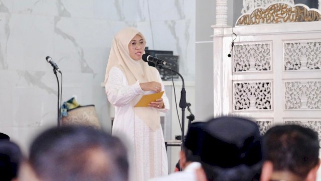 Bupati Gowa, Sitti Husniah Talenrang saat menghadiri Peringatan Isra Mi&rsquo;raj Nabi Muhammad SAW 1447 Hijriyah Tingkat Kabupaten Gowa, di Masjid Agung Syekh Yusuf, Kamis (15/01/2026). (Dok. Humas Gowa)