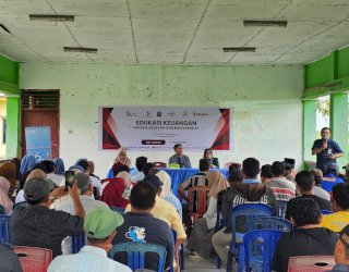 OJK Sulselbar Beri Literasi Keuangan ke Kelompok Tani dan Nelayan di Takalar