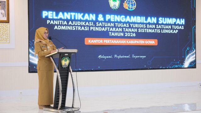 Bupati Gowa, Sitti Husniah Talenrang saat menghadiri Pelantikan dan Pengambilan Sumpah Panitia Ajudikasi, Satgas Yuridis, dan Satgas Administrasi PTSL Kabupaten Gowa Tahun 2026, di Baruga Tinggi Mae, Rumah Jabatan Bupati Gowa, kemarin. (Dok. Humas Gowa) 