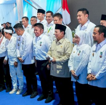 Sukses Tingkatkan Pertanian, Gubernur Sulsel Terima Satyalancana Wira Karya dari Presiden