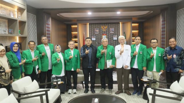 Pertemuan Wali Kota Makassar, Munafri Arifuddin dengan pengelola Academic Health Center Universitas Muslim Indonesia (AHC-UMI) di Kantor Balai Kota Makassar, Kamis (8/1/2026). (Foto: Istimewa)
