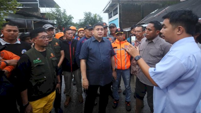 Wali Kota Makassar, Munafri Arifuddin turun langsung meninjau lokasi banjir di Kompleks Kelurahan Katimbang, Perumahan Kodam III, Kecamatan Biringkanaya, Makassar, Sabtu (10/1/2026). (Foto: Istimewa)