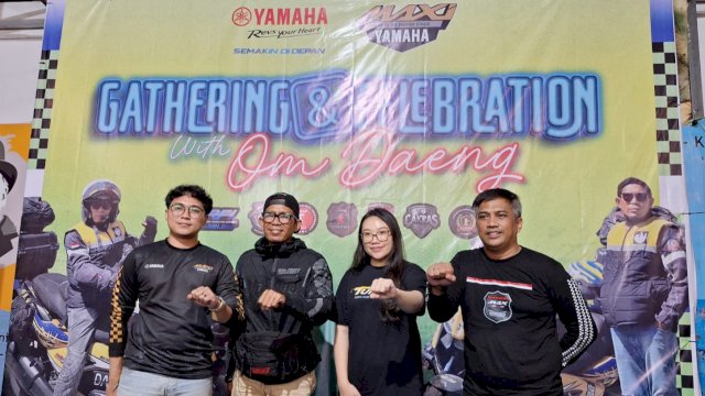 Ansar atau Om Daeng saat hadir sebagai narasumber dalam sesi Gathering dan Celebration yang difasilitasi oleh PT Suracojaya Abadimotor (SJAM) bersama komunitas XMAX di Makassar di Kopi Aspirasi, Jalan AP Pettarani, Minggu (11/1/2026). (Foto: Istimewa)