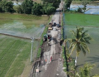 Target Rampung April 2026, Perbaikan Jalan Ruas Paleteang-Malimpung-Batas Enrekang Terus Dikebut