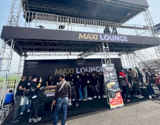 Kolaborasi Satu Dekade, Maxi Yamaha dan Prostreet Sulap Lapangan Terbang Jadi Arena Adu Kecepatan