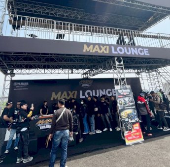 Kolaborasi Satu Dekade, Maxi Yamaha dan Prostreet Sulap Lapangan Terbang Jadi Arena Adu Kecepatan