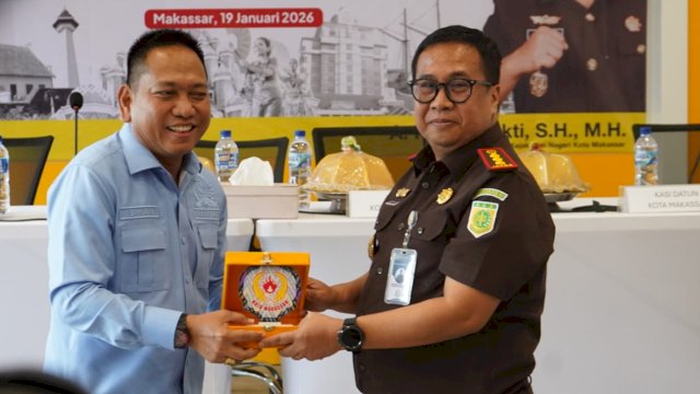 Penandatanganan MoU antara KONI Makassar dan Kejari Makassar di Kantor KONI Makassar, Jalan Kerung-kerung, Senin (19/1/2026). (Foto: Istimewa)