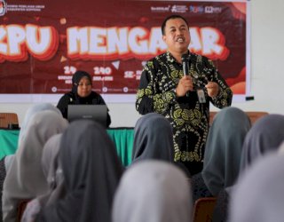 Gencar Edukasi Pemilih Pemula, KPU Soppeng Gelar KPU Mengajar di SMKN 4 Soppeng