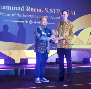 Kadis Kominfo Makassar Muhammad Roem Dinobatkan Sebagai Emerging Leader oleh Konsulat Australia
