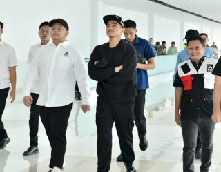 Tiba di Makassar Hadiri Rakernas, Kaesang Pangarep Disambut Meriah Para Kader PSI