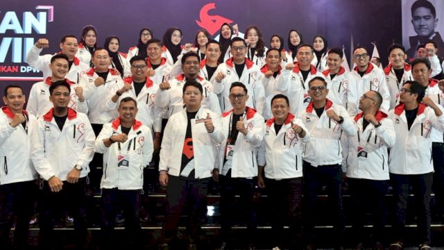 Pengurus DPW PSI Sulsel berfoto bersama dalam prosesi pelantikan di Hotel Claro, Jalan AP Pettarani, Makassar, Rabu (28/1/2026). (Foto: Istimewa)