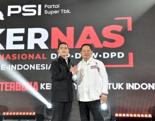 Kaesang Pasangkan Jaket di Momen Rakernas, RMS Resmi Gabung PSI